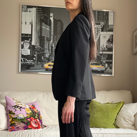 Weekend MaxMara black “swishy” fabric with stretch blazer - Picture 5 of 6